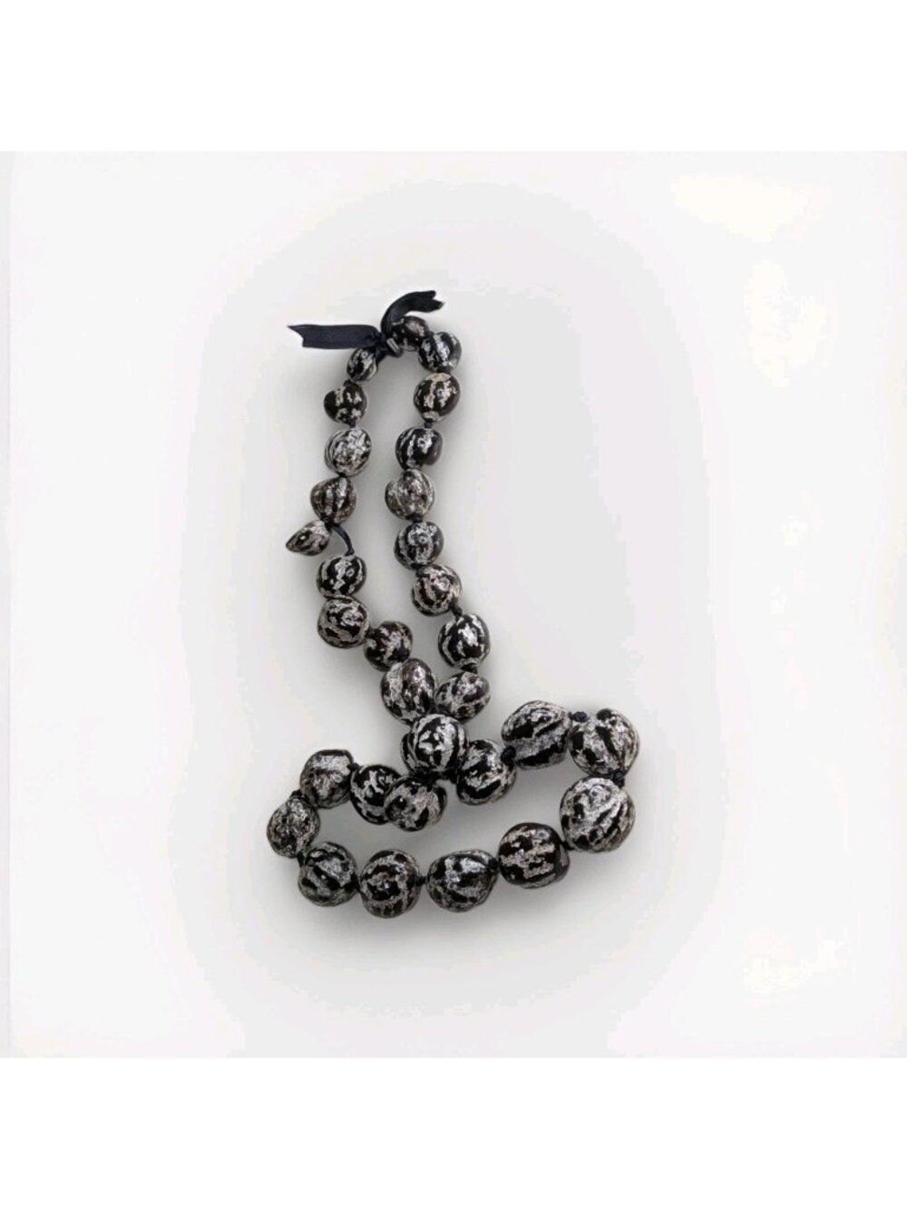 Hawaii Kukui Nut Black & White Beaded Necklace Lei